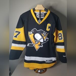 Sidney Crosby Pittsburgh Penguins NHL Reebok jersey. Size Youth L/XL.